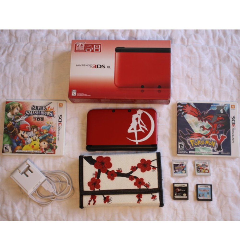 Nintendo 3DS XL Bundle (4 Games, Case & Sticker)
